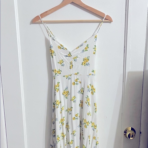 Forever 21 Long white dress with flower print - Picture 1 of 3